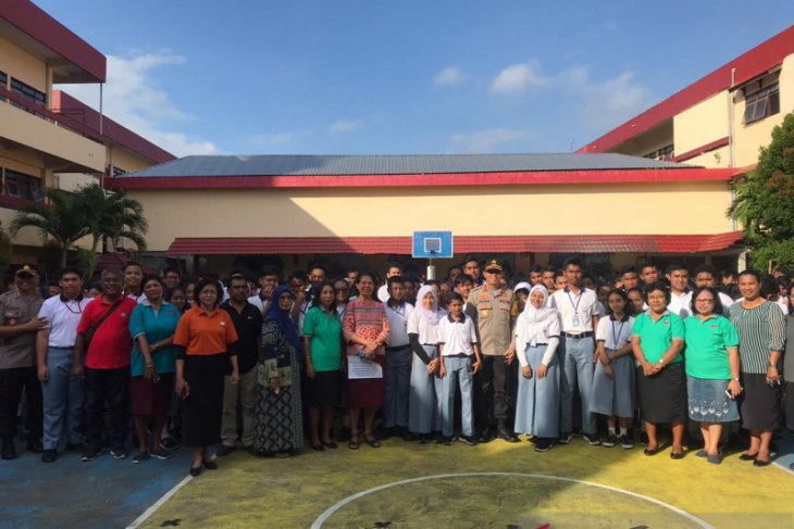 Polda Maluku ajak siswa SMA di Ambon tangkal hoaks