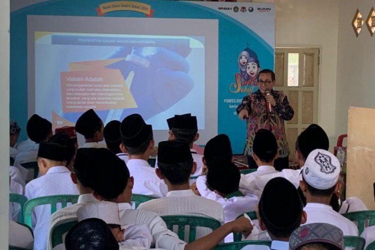 Bio Farma edukasi 400 santri Jawa Timur gaya hidup sehat
