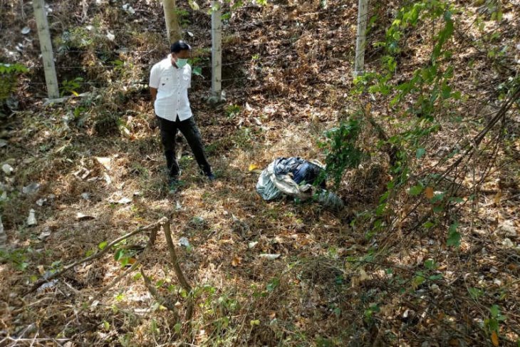 Polisi selidiki kasus jasad wanita terbungkus kain sarung mobil