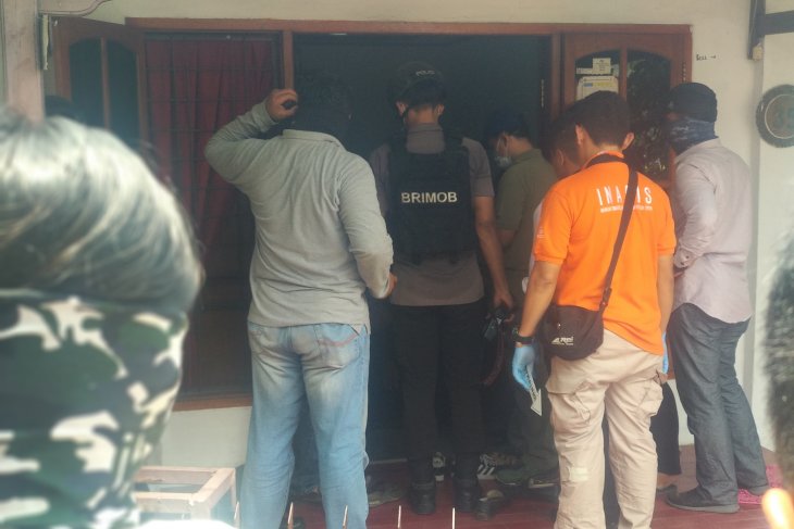 Sejumlah barang bukti disita Densus 88 dari rumah terduga teroris