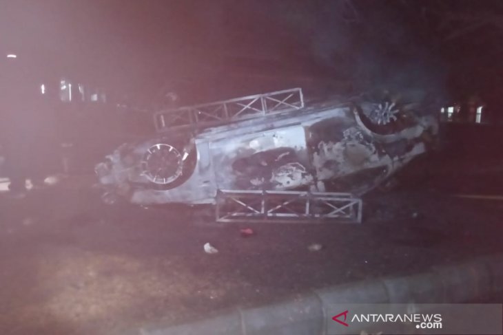 Dua mobil polisi jadi sasaran amukan suporter di Yogyakarta