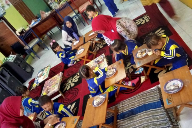 Puluhan ribu siswa PAUD Surabaya dapat program makanan tambahan