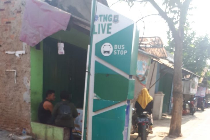 Sejumlah titik bus stop di Kota Tangerang rusak