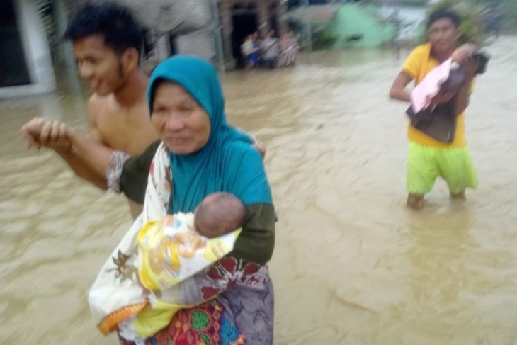 Ratusan warga Pulau Simeulue masih mengungsi akibat banjir