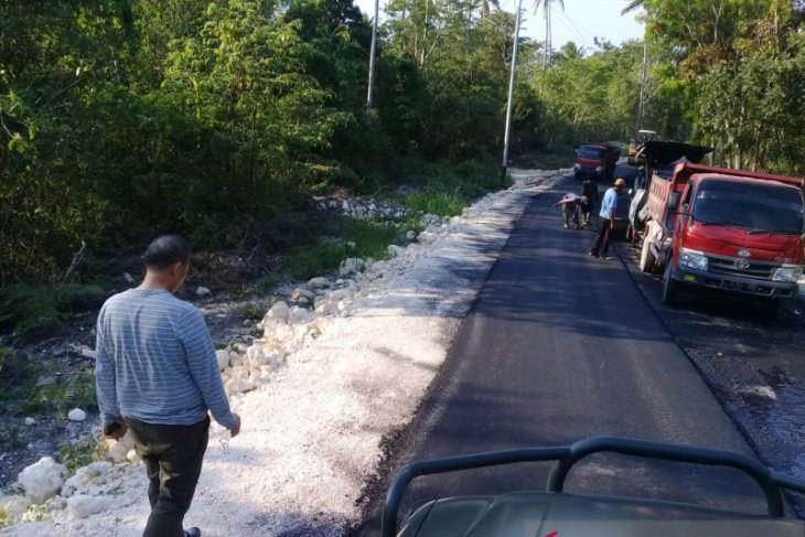 Pembangunan jalan di Kei Besar terus dilakukan