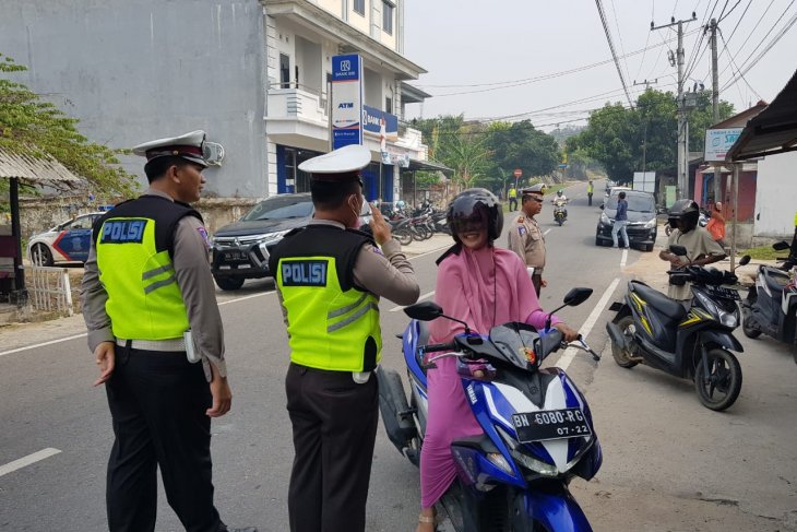 Polres Bangka Barat jaring 40 pelanggar saat Operasi Zebra Menumbing