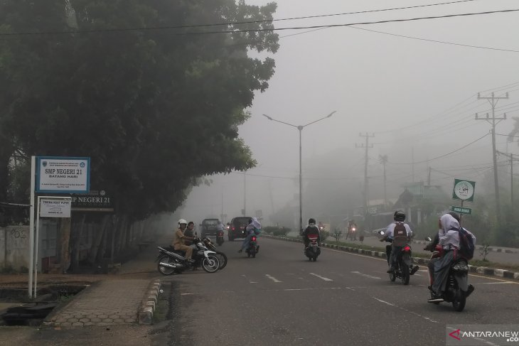 Asap pekat masih selimuti Jambi