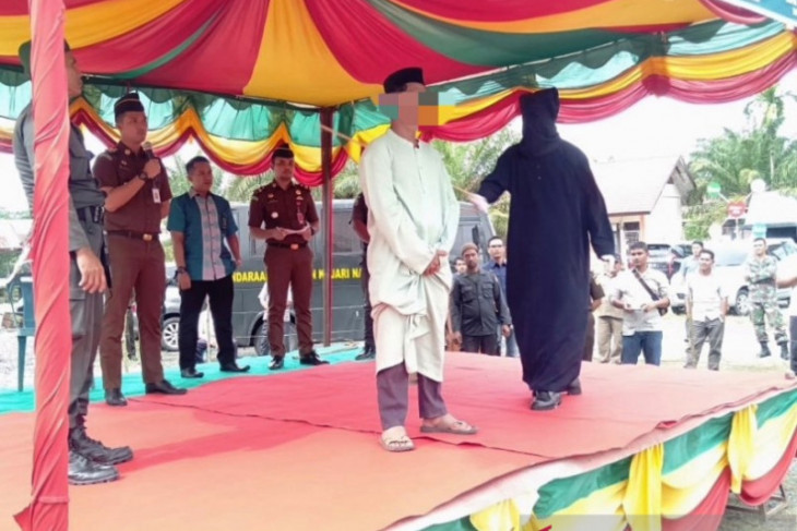 Lima terpidana judi di Nagan Raya dicambuk