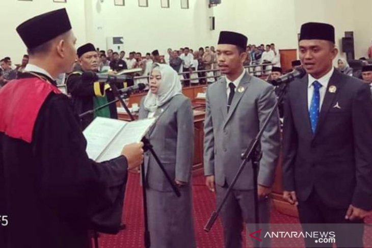 Tiga pimpinan DPRK Nagan Raya diambil sumpah