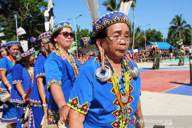 Jenis Tarian Yang Disajikan Oleh Dua Orang Penari Disebut Tarian