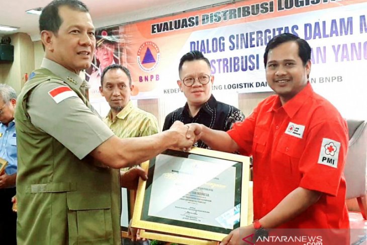 PMI dapat pengharaan BNPB atas kontribusi pendistrubusian logistik