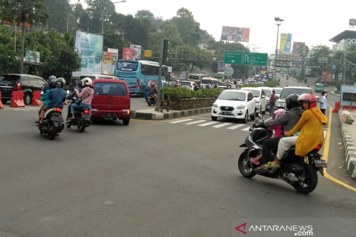 Uji coba sistem kanalisasi 2-1 di jalur Puncak dimulai hari ini