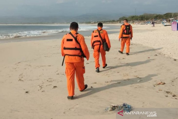 Seorang nelayan tewas dan hilang akibat perahu terbalik di perairan Garut
