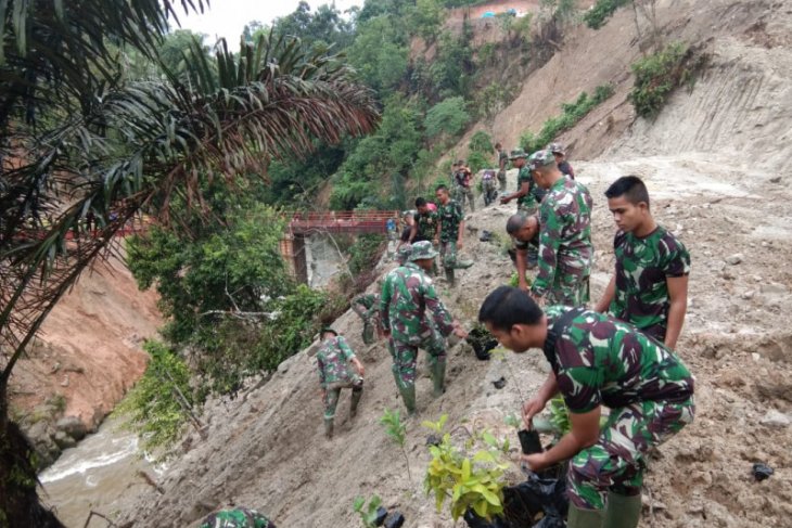 Berikan kesan Asri,Satgas TMMD Kodim 0204/DS tanam 2000 pohon pelindung