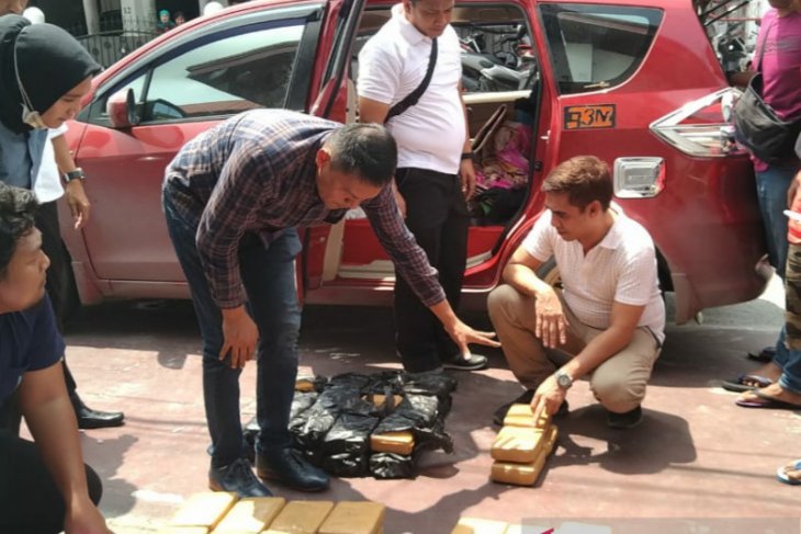 Polisi Riau bongkar peredaran puluhan kilogram ganja