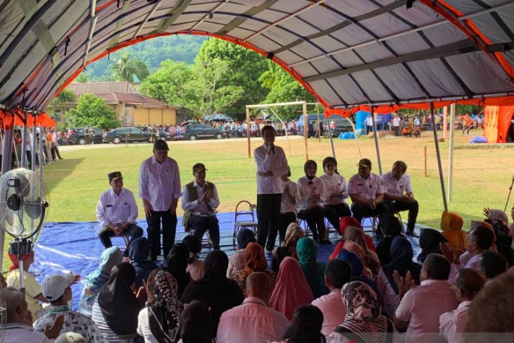 Pengungsi di Ambon minta terpal baru kepada Presiden Jokowi