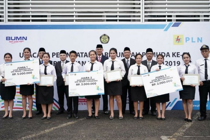 PT PLN Sumut berikan penghargaan pelajar SMK berprestasi