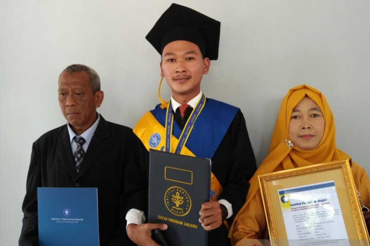 Anak sopir jadi wisudawan terbaik IPB
