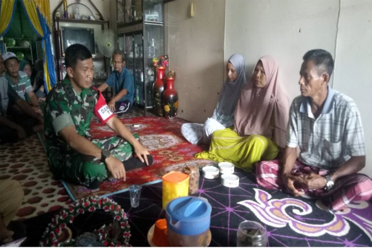 Dandim Inhil Imir Faishal Kunjungi Rumah Winanda Yang Meninggal Terjatuh Ke Sungai