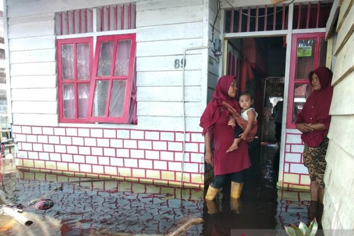 Karena banjir setinggi 1,5 meter 350 warga Aceh Barat mengungsi