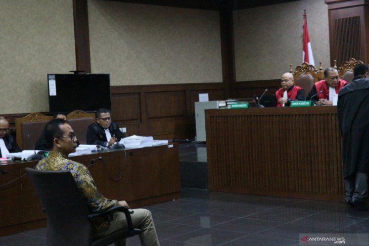 Dalam sidang terungkap, dari proyek di Banten Wawan dapat untung Rp1,8 triliun