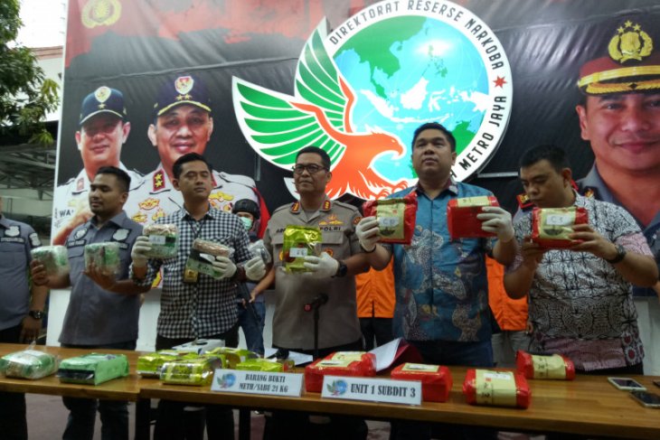 Jakarta police apprehend drug courier concealing crystal meth in anus