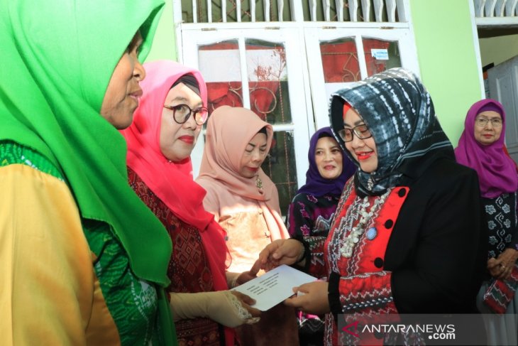 Ketua TP PKK semangati kader posyandu