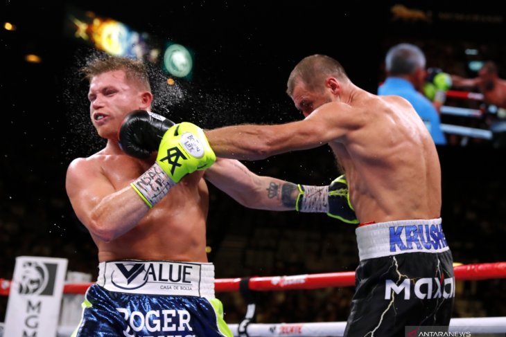 Usai KO Kovalev, Canelo Alvarez sabet gelar juara dunia