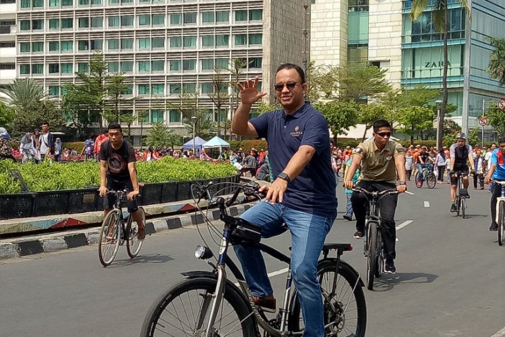 Anies tinjau penataan perdana PKL di Sudirman-MH Thamrin