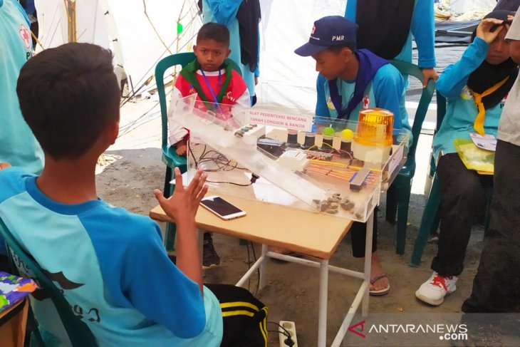 PMR Garut ciptakan replika alat pendeteksi longsor dan banjir