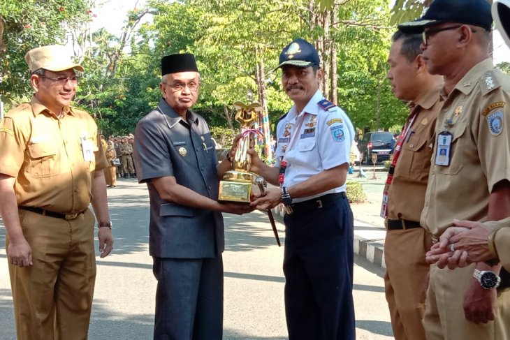 Bupati serahkan tropi Wahana Tata Nugraha Ke-4