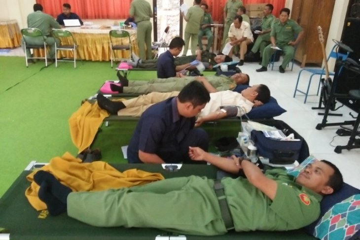 Puluhan pegawai PUPR ikuti aksi donor darah ke PMI Trenggalek