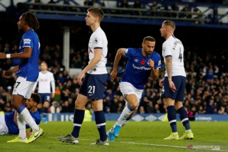 Pertandingan Everton melawan Tottenham Hotspur diwarnai insiden