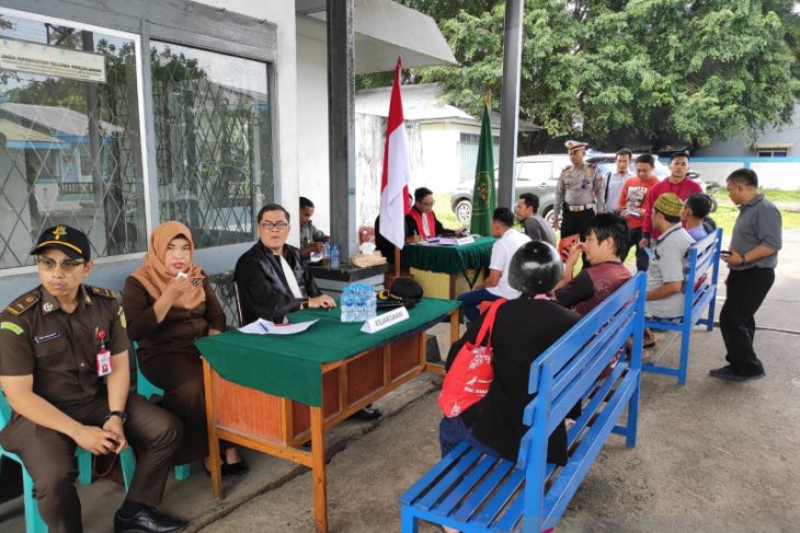 47 pelanggar pada Operasi Zebra Kapuas di Singkawang ikuti sidang di tempat