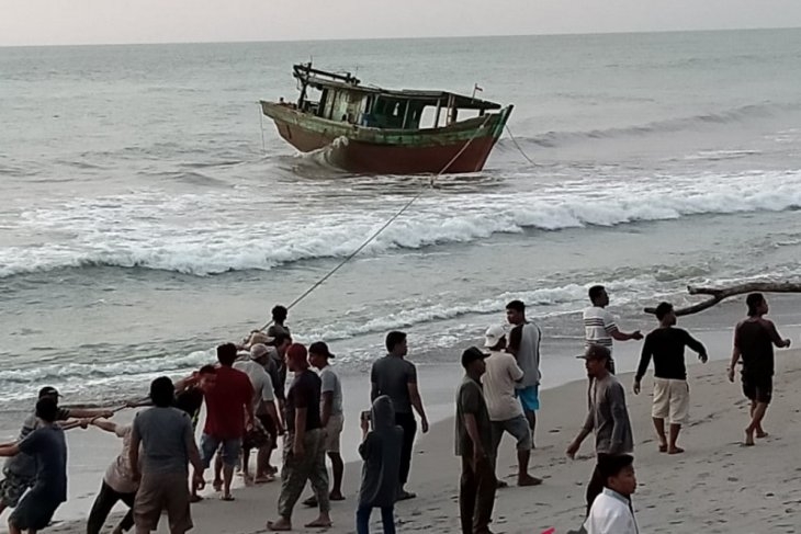 Nelayan Mukomuko tangkap kapal pengguna pukat harimau