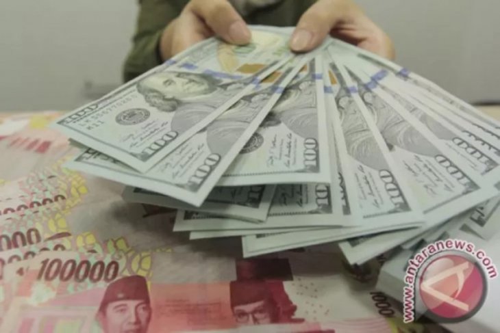 Rupiah melemah 26 poin menjadi Rp14.021