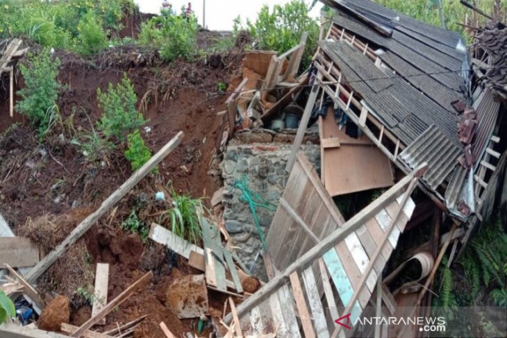 Ada enam kecamatan di Purwakarta masuk kategori rawan longsor saat musim hujan