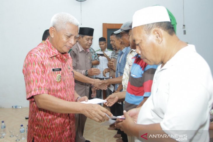 Bupati Asahan dan Baznas serahkan bantuan korban banjir