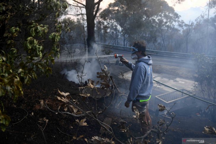 Berita dunia - Dua orang ditemukan tewas dan 100 rumah hancur di Australia