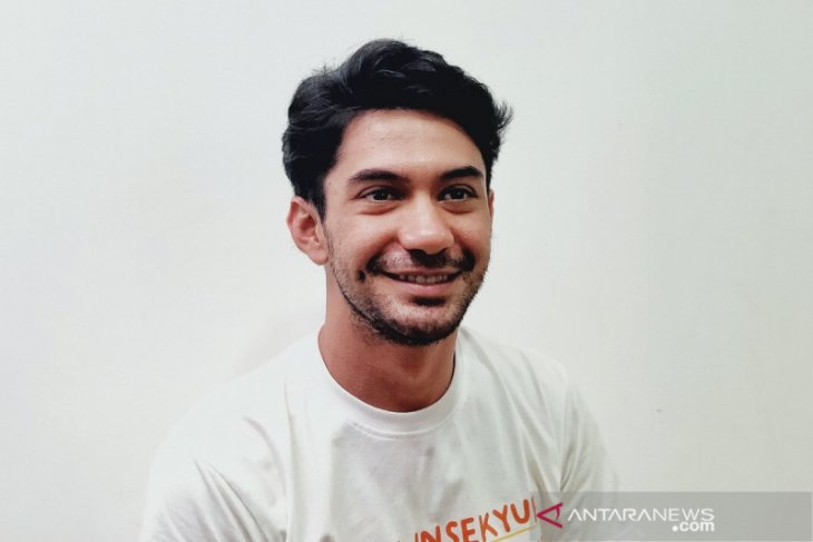 Reza Rahadian tulis lagu untuk soundtrack film