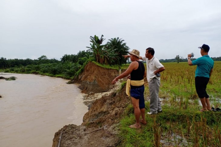 Tanggul Sei Bekulap Sirapit Langkat longsor