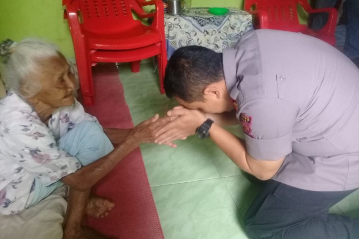Jumat Barokah, Kapolres Binjai kunjungi nenek-nenek jompo