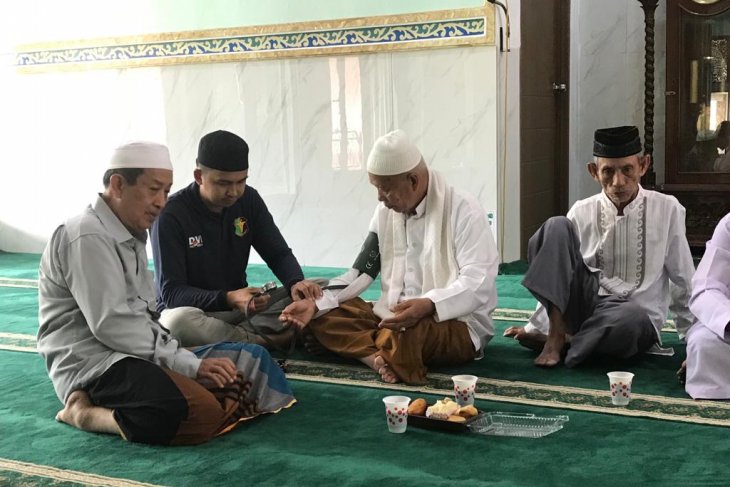 Polres Bangka berikan pelayanan kesehatan gratis jamaah masjid Al Ittihad