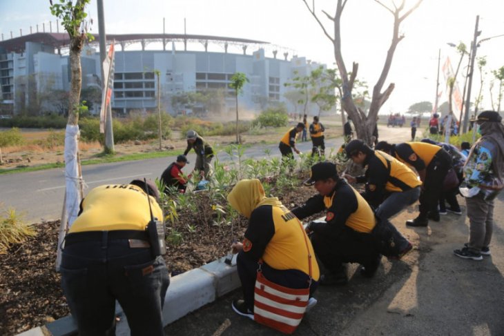 Ribuan warga ikuti kerja bakti massal di Stadion GBT Surabaya
