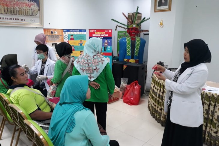 FKG UI edukasi kaum lansia untuk pemakaian gigi tiruan