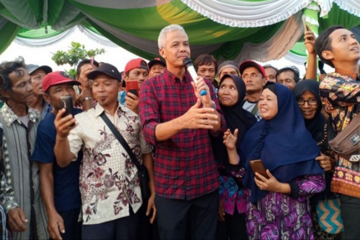 Ganjar Pranowo bantu transmigran Jateng di Kalteng