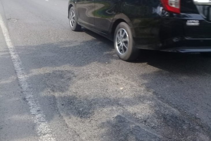 Warga khawatirkan Jalinsum Langkat penuh dengan lubang