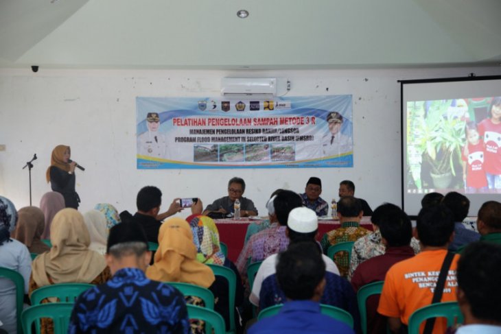 Bappeda Latih KMSB terapkan Pola 3R atasi masalah sampah