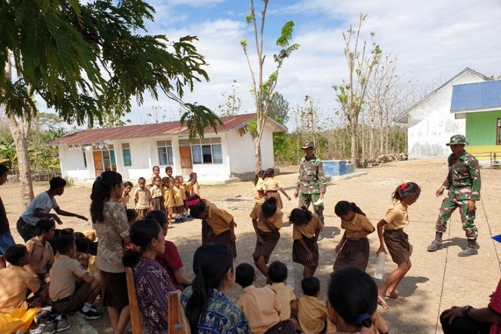 Prajurit Satgas Pamtas 142/KJ gelar lomba peringatan Hari Pahlawan di Belu NTT