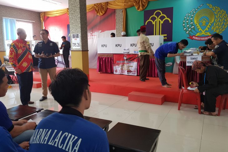 Menghilangkan dokumen C1, lima PPK Bekasi dipenjara 2 bulan
